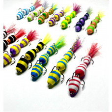 Mandulas, vietējā meistara roku darbs, trīsdaļīgas- ar dabīgām spalvu astītēm