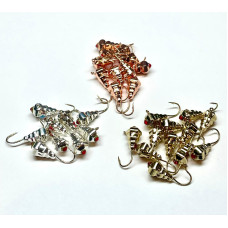 Volframa mormiška piramīda ar kristāliņu zelta, sudraba vai kapara