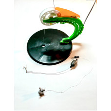 Ziemas ūda līdakas dizaina formā. Aprīkota ar auklu, enkur svinu, pludu un āķi